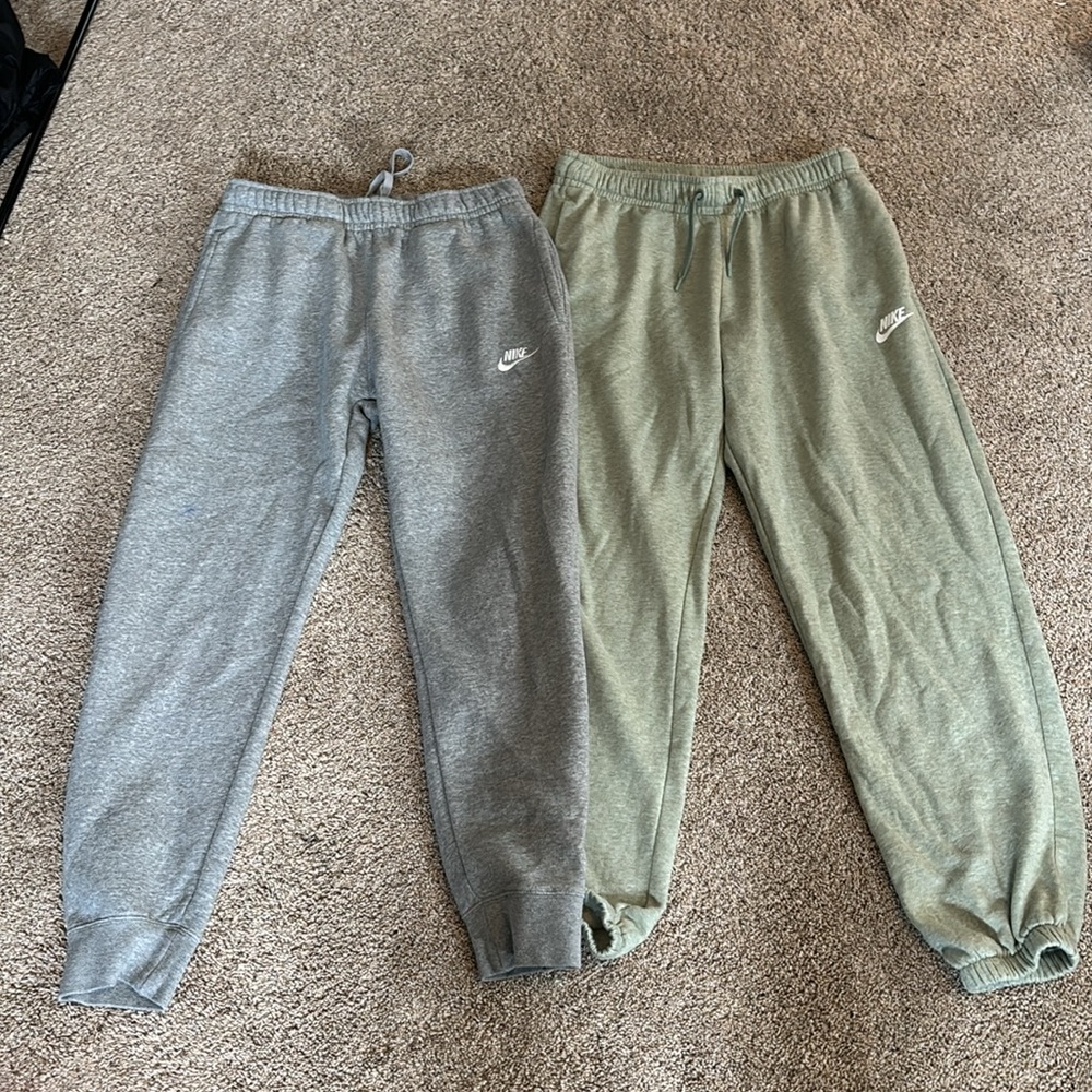 Pair of Nike sweatpants (green and grey) will sell individually.Size S - Picture 4 of 4